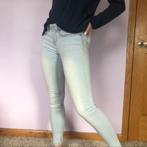 light-wash low rise jeggings